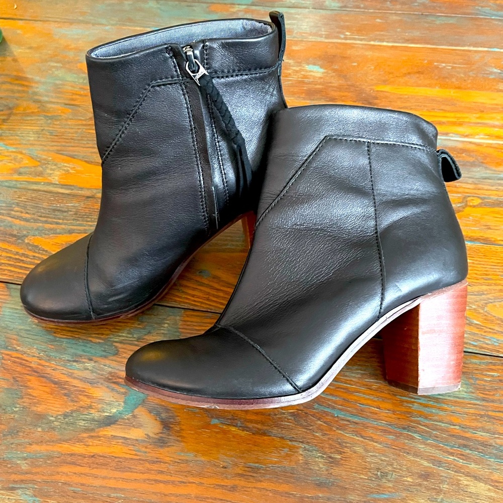 TOMS Black Chunky Heel Boot Lunata Block Heel 8 Leather 3inch Heel Zipper
